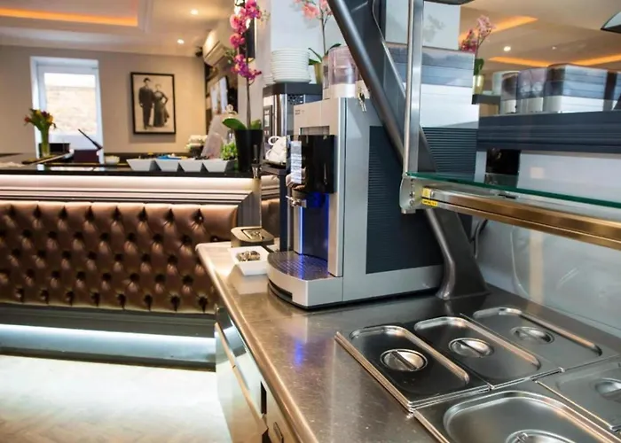 Lansbury Heritage Hotel